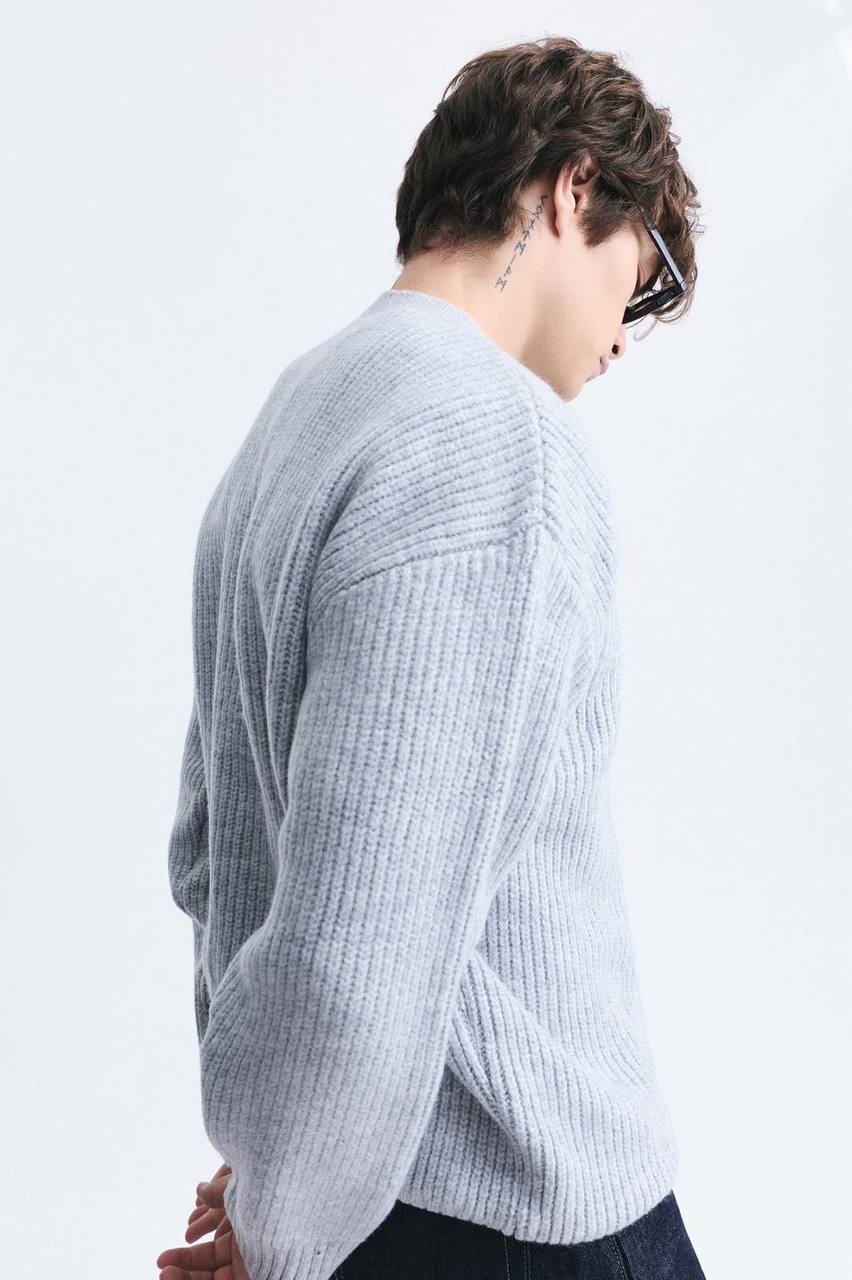 V60-31
Oversize Sweater